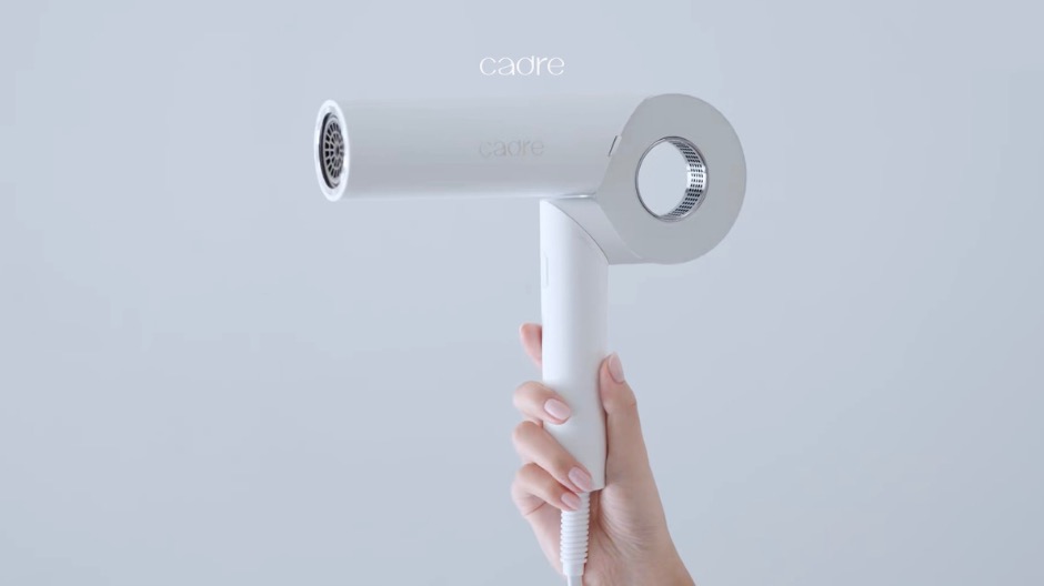 シンプルなのにハイテクな「cadre hair dryer」